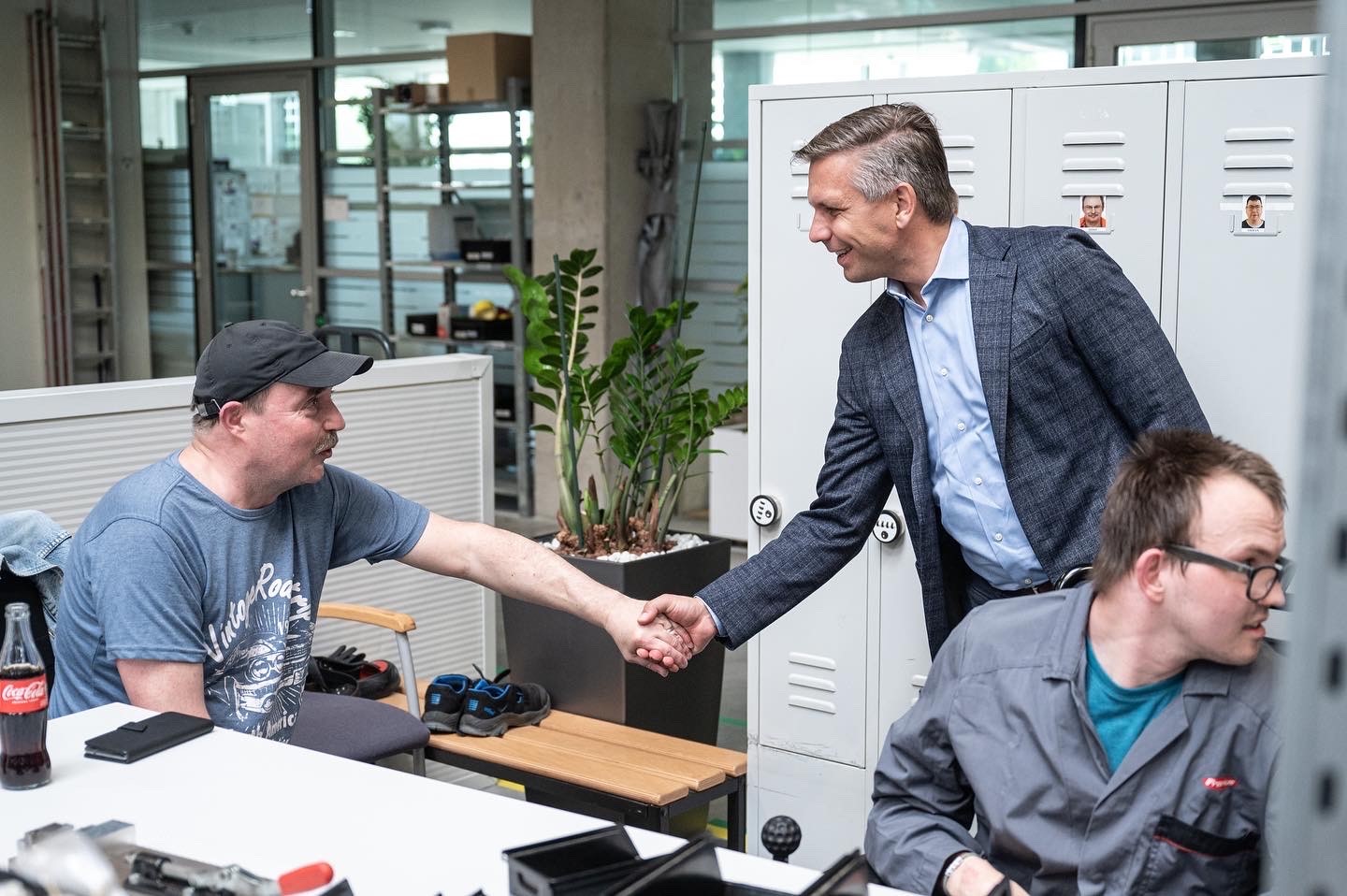 LR Hattmannsdorfer mit Werkstätten Mitarbeiter