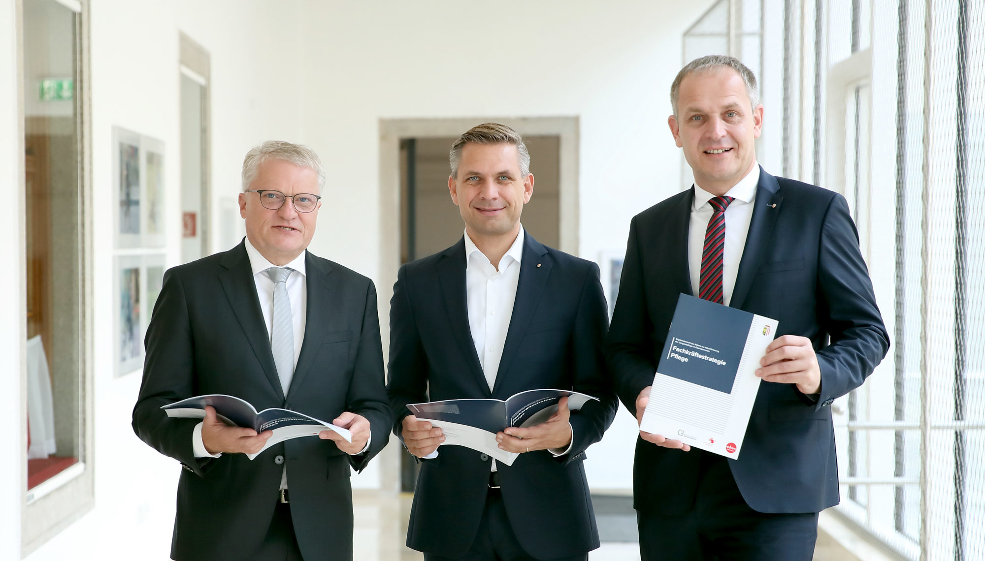 Die Allianz zur Attraktivierung der Pflege präsentiert die 50 Maßnahmen schwere Oö. Fachkräftestrategie Pflege