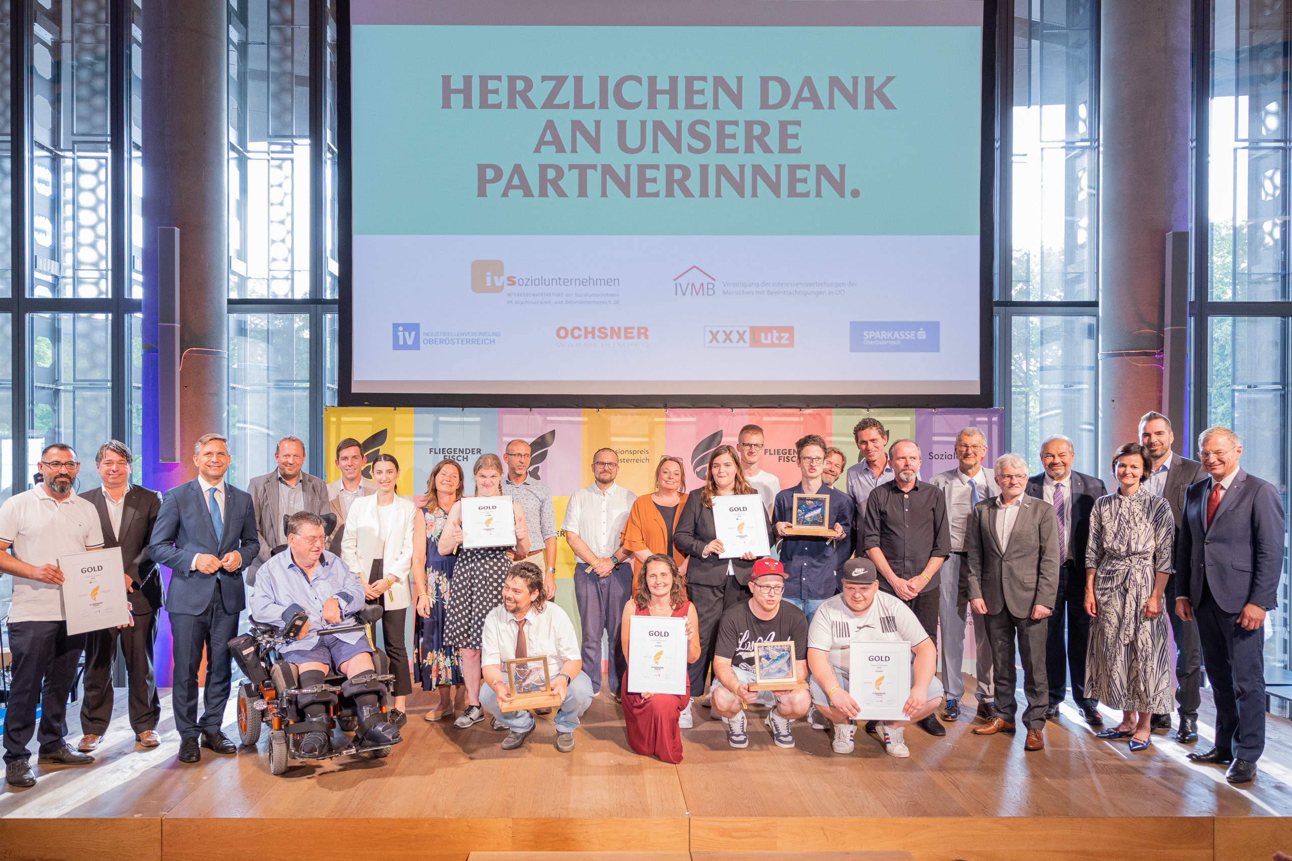 Gold-Preisträger und Ehrengäste.