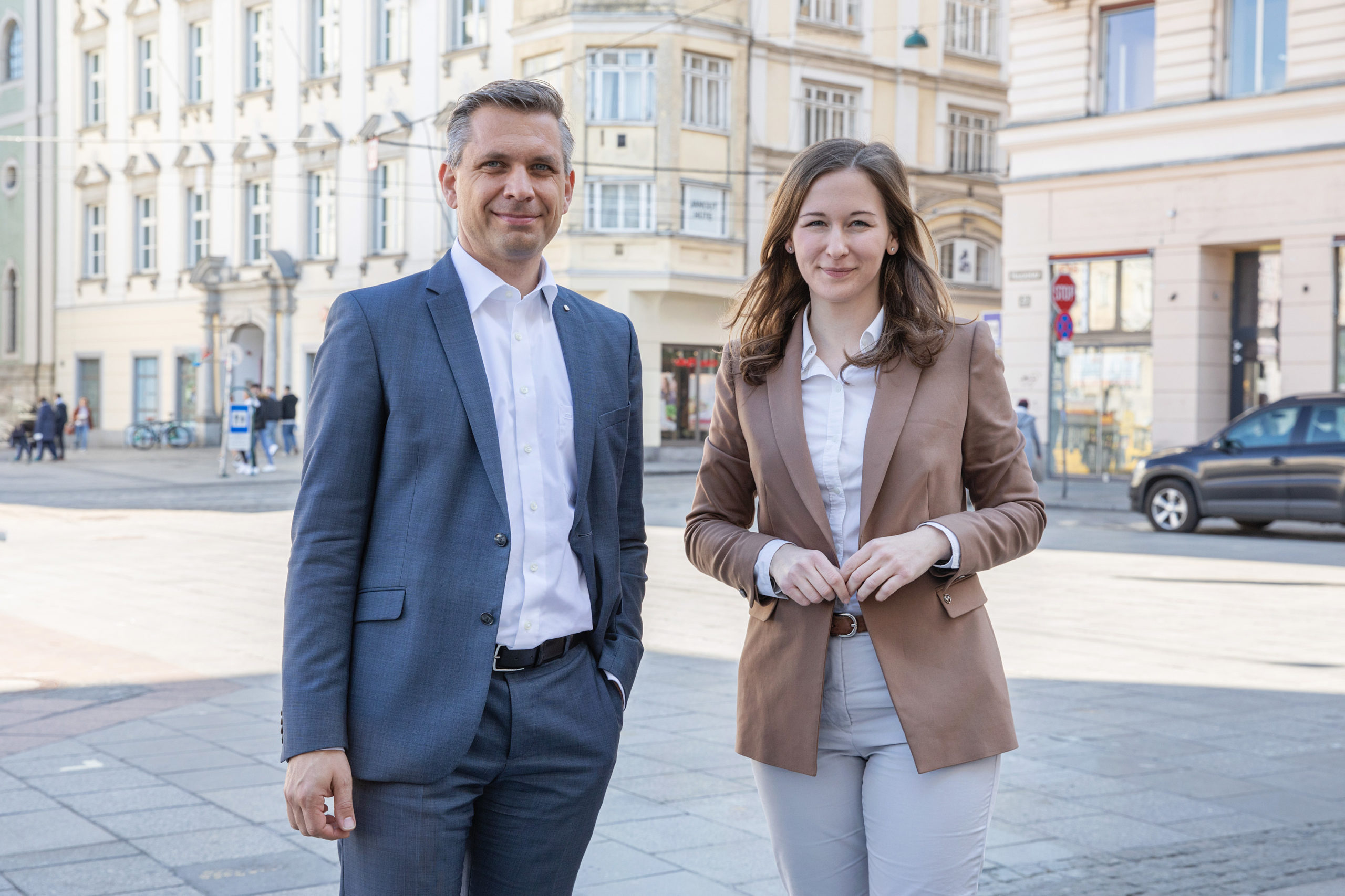 LR Hattmannsdorfer und StS Plakolm bei einem Austausch in Linz.