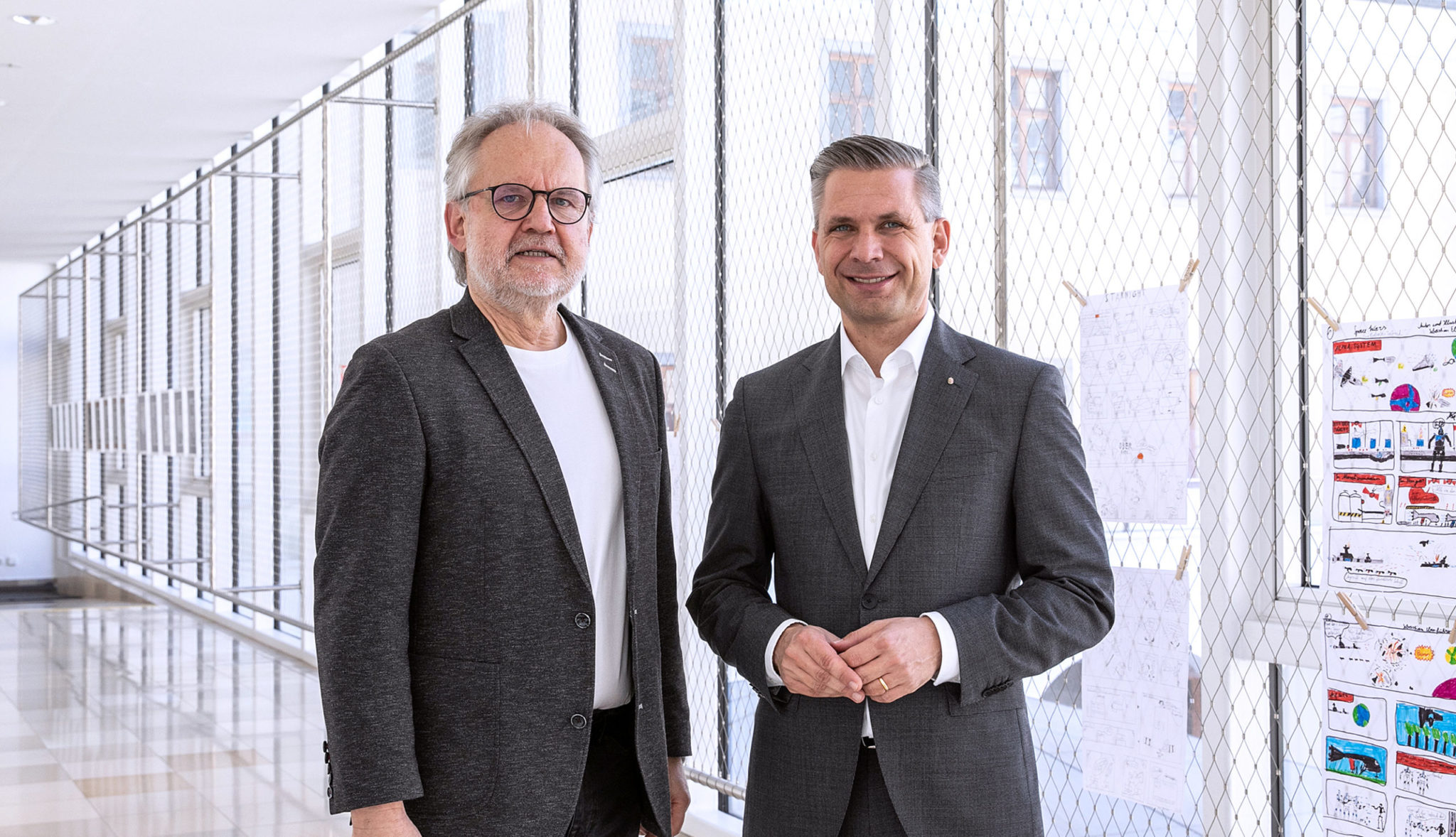 Landesrat Hattmannsdorfer und Volkshilfe OÖ-Präsident Schodermayr bei der Präsentation der „Respekt“-Workshops im Frühjahr 2023.
