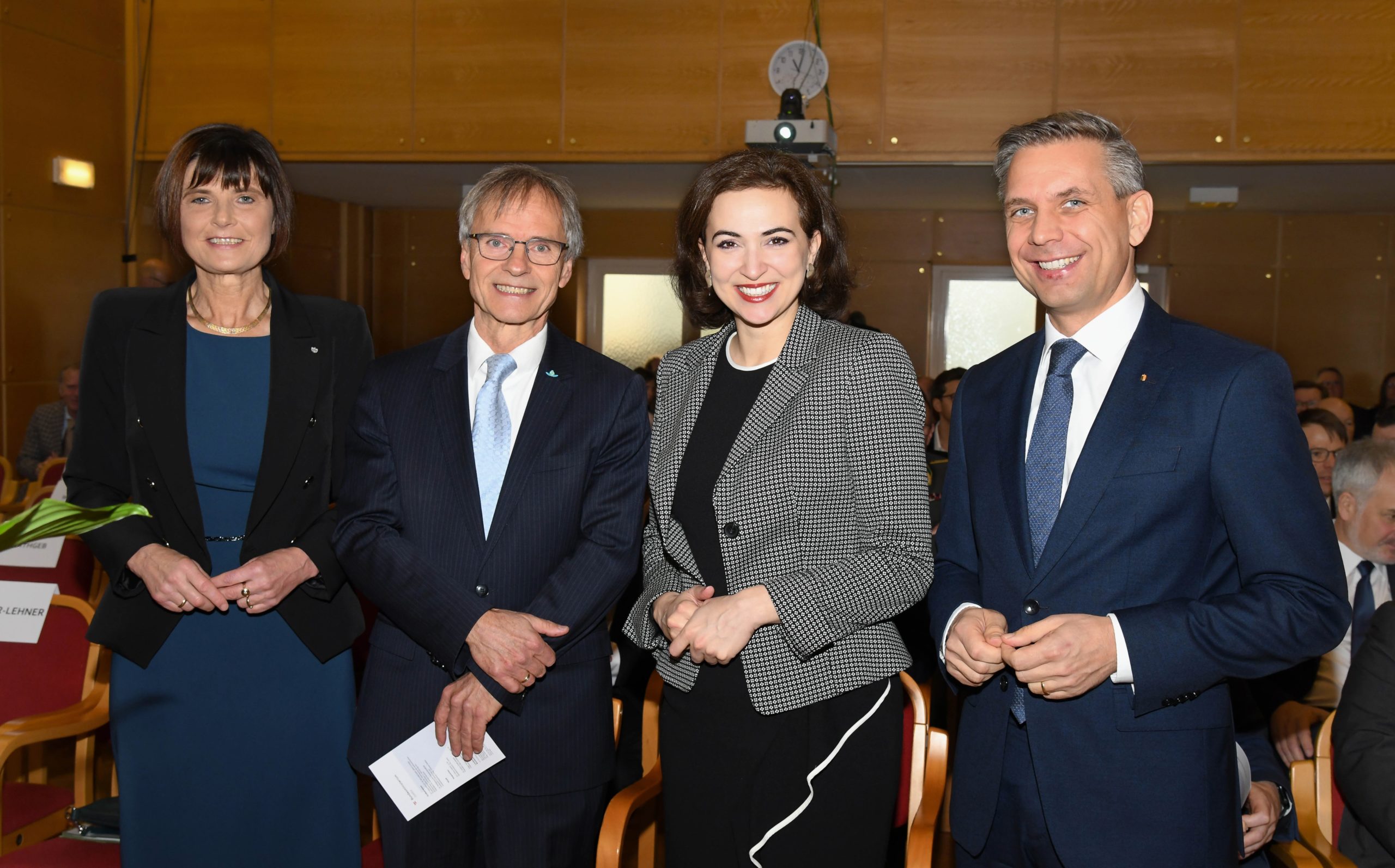 Neue Präsidentin des Landesgerichts Linz Amalia Berger-Lehner, vormaliger Präsident des LG Linz Andre Starlinger, Bundesministerin für Justiz Alma Zadić und Sozial-Landesrat Wolfgang Hattmannsdorfer in Vertretung von Landeshauptmann Thomas Stelzer bei der feierlichen Amtseinführung der neuen Gerichtspräsidentin.