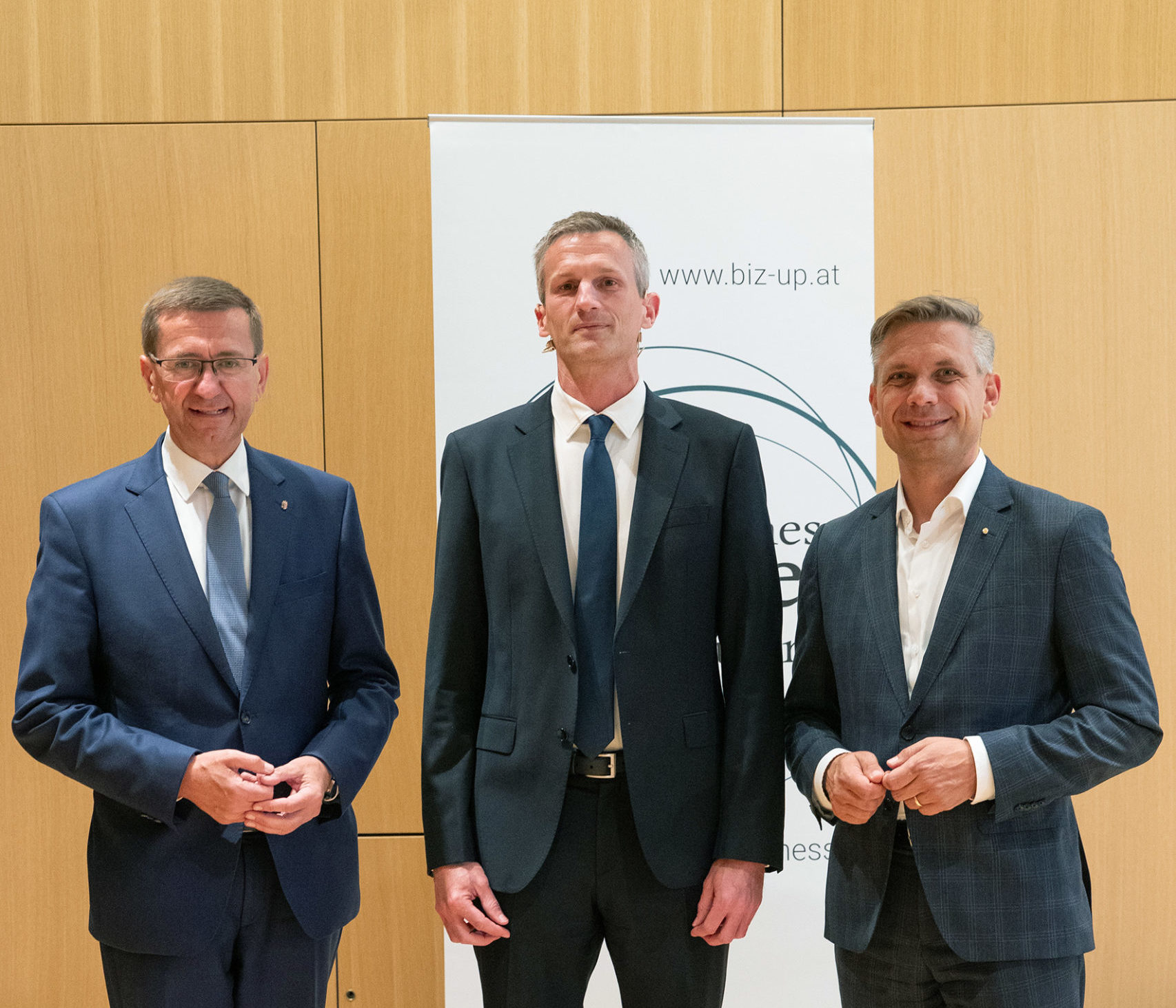 v.l.: Wirtschafts-Landesrat Markus Achleitner, Keynote-Speaker Johannes Berger, Leiter des Forschungsbereichs Arbeitsmarkt und Soziale Sicherung bei Eco Austria, Integrations-Landesrat Wolfgang Hattmannsdorfer.